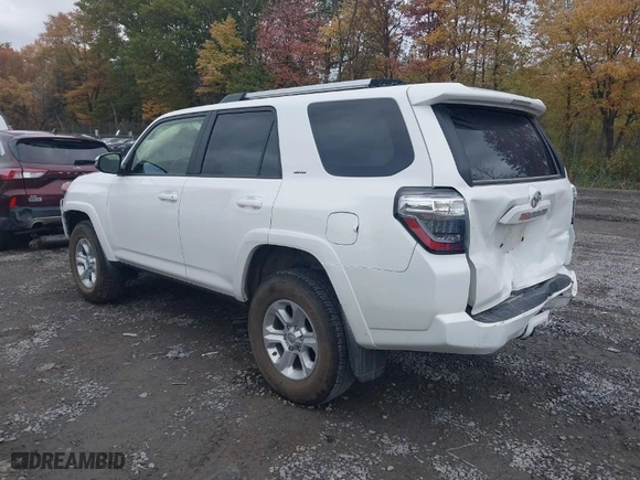 2024 Toyota 4Runner SR5 Premium with VIN JTENU5JR5R6218655, listed as a IAAI auction lot 40615924 with 9,497 mi miles. Bid and sale history available at carsss.com. Image 3.