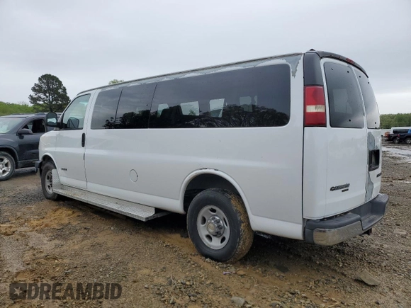 2005 Chevrolet Express Passenger with VIN 1GAHG39U351116163, listed as a Copart auction lot 51605745 with 139,372 mi miles and Clean title. Bid and sale history available at DreamBid. Image 2.