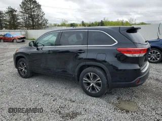 2018 Toyota Highlander LE z VIN 5TDBZRFH3JS817557, wystawiony jako Copart lot #56109035 z przebiegiem 132 053 mil mil oraz Szkoda całkowita • Salvage title. Historia ofert i sprzedaży dostępna na DreamBid. Obrazek 2.
