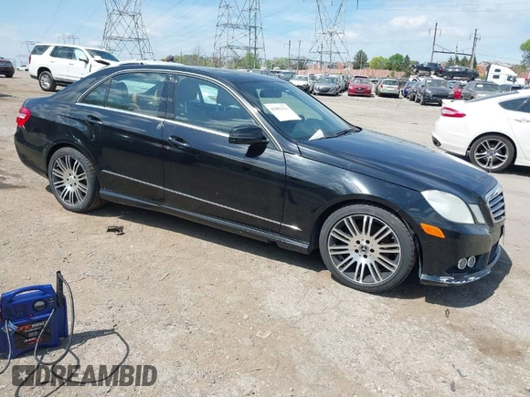 2010 Mercedes-Benz E 350 Luxury z VIN WDDHF8HB8AA105439, wystawiony jako IAAI lot #42092513 z przebiegiem 226 837 mil mil oraz . Historia ofert i sprzedaży dostępna na DreamBid. Obrazek 1.