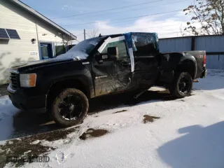 2013 GMC Sierra 1500 SLT with VIN 3GTP2WE76DG301097, listed as a Copart auction lot 42547415 with 240,595 mi miles and Salvage Title. Bid and sale history available at carsss.com. Image 1.