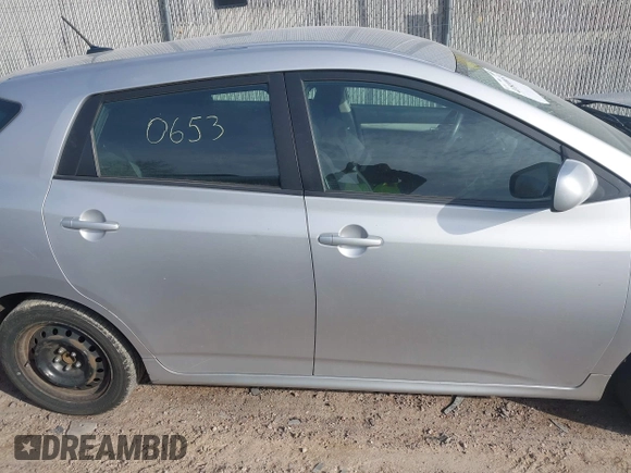 2011 Toyota Matrix z VIN 2T1KU4EE6BC727547, wystawiony jako IAAI lot #41810653 z przebiegiem Nie podano mil oraz . Historia ofert i sprzedaży dostępna na DreamBid. Obrazek 13.