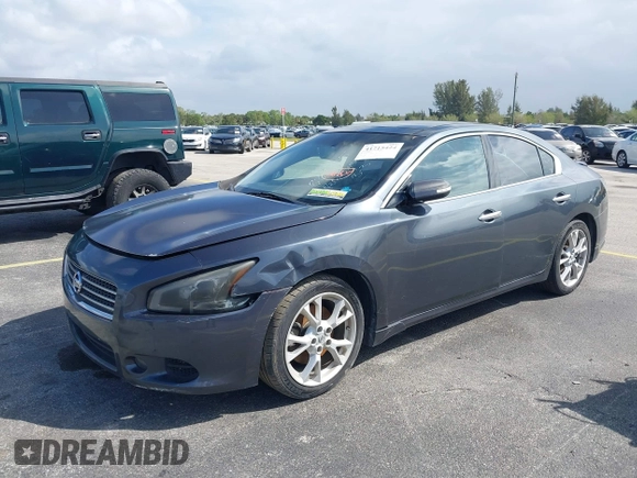 2013 Nissan Maxima SV z VIN 1N4AA5AP0DC831535, wystawiony jako IAAI lot #41715424 z przebiegiem 125 533 mil mil oraz . Historia ofert i sprzedaży dostępna na DreamBid. Obrazek 2.