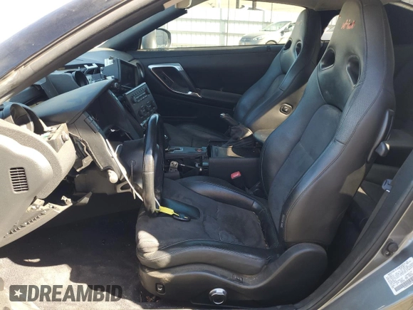 2010 Nissan GT-R Premium с VIN JN1AR5EF5AM231400, выставлен на аукционе Copart как лот 80461074 с пробегом 53 103 миль миль и Списание • Salvage title. История ставок и продаж доступна на DreamBid. Изображение 7.