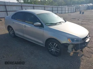 2011 Volkswagen Jetta Sedan SE w/Convenience & Sunroof with VIN 3VWDX7AJ5BM322367, listed as a IAAI auction lot 41845769 with 147,262 mi miles. Bid and sale history available at carsss.com. Image 1.