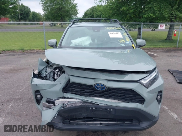 2023 Toyota RAV4 Hybrid XLE Premium z VIN 4T3B6RFV0PU132809, wystawiony jako IAAI lot #42646117 z przebiegiem 43 083 mil mil oraz . Historia ofert i sprzedaży dostępna na DreamBid. Obrazek 6.