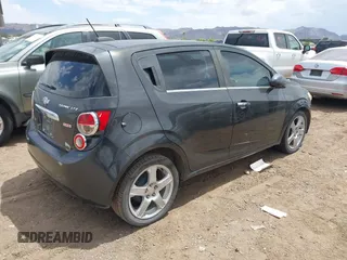 2015 Chevrolet Sonic LTZ z VIN 1G1JE6SB1F4202251, wystawiony jako IAAI lot #42225269 z przebiegiem 91 669 mil mil oraz . Historia ofert i sprzedaży dostępna na DreamBid. Obrazek 4.