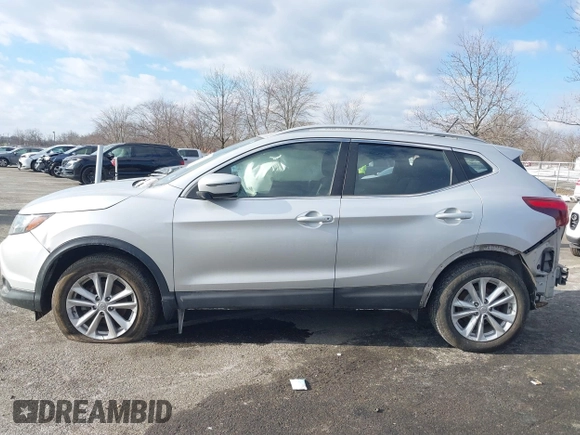 2017 Nissan Rogue SL z VIN JN1BJ1CR9HW108652, wystawiony jako IAAI lot #41418435 z przebiegiem 54 481 mil mil oraz . Historia ofert i sprzedaży dostępna na DreamBid. Obrazek 14.
