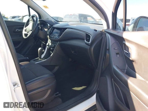 2022 Chevrolet Trax LT with VIN KL7CJLSM1NB512337, listed as a IAAI auction lot 41828625 with 40,877 mi miles. Bid and sale history available at carsss.com. Image 5.