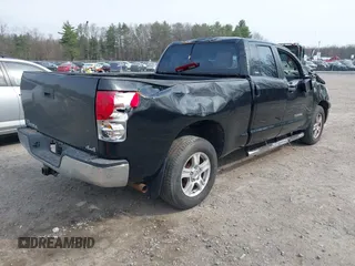 2007 Toyota Tundra SR5 z VIN 5TFBT54117X005726, wystawiony jako IAAI lot #42105716 z przebiegiem 84 828 mil mil oraz . Historia ofert i sprzedaży dostępna na DreamBid. Obrazek 4.