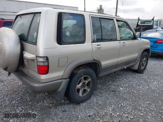 2000 Isuzu Trooper S with VIN JACDS58X5Y7J16368, listed as a IAAI auction lot 41020912 with 292,052 mi miles. Bid and sale history available at carsss.com. Image 4.