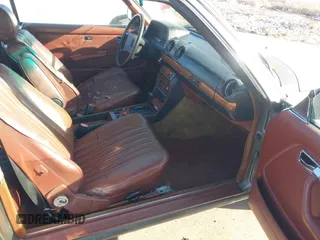 1983 Mercedes-Benz 300 with VIN WDBAB53A3DB003709, listed as a IAAI auction lot 41662930 with 301,467 mi miles and . Bid and sale history available at DreamBid. Image 5.