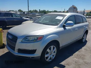 2007 Audi Q7 z VIN WA1AV74L67D046982, wystawiony jako IAAI lot #40306587 z przebiegiem 112 640 mil mil oraz . Historia ofert i sprzedaży dostępna na DreamBid. Obrazek 2.
