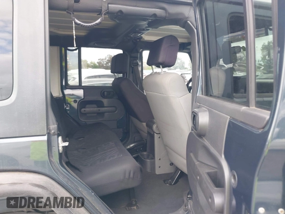 2008 Jeep Wrangler Unlimited Sahara z VIN 1J8GA59138L525836, wystawiony jako IAAI lot #42116359 z przebiegiem 199 600 mil mil oraz . Historia ofert i sprzedaży dostępna na DreamBid. Obrazek 8.