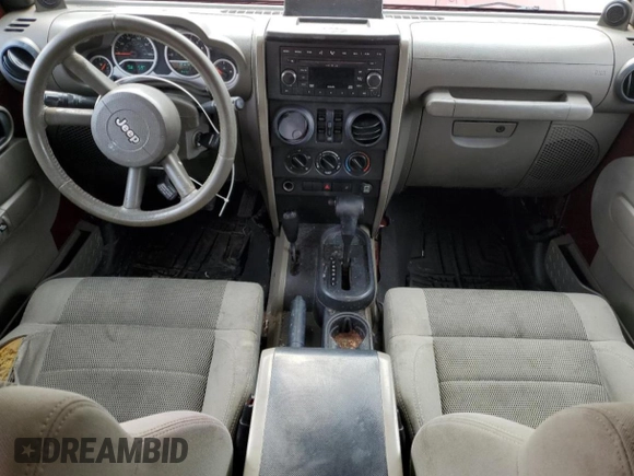 2007 Jeep Wrangler Unlimited Sahara z VIN 1J4GA59127L113178, wystawiony jako Copart lot #47443535 z przebiegiem 250 355 mil mil oraz Szkoda całkowita • Salvage title. Historia ofert i sprzedaży dostępna na DreamBid. Obrazek 8.