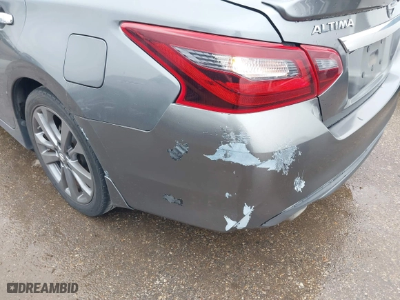 2018 Nissan Altima 2.5 SL with VIN 1N4AL3AP7JC184397, listed as a IAAI auction lot 41333050 with 110,206 mi miles. Bid and sale history available at carsss.com. Image 6.
