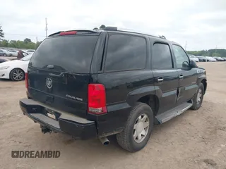 2005 Cadillac Escalade z VIN 1GYEC63TX5R203156, wystawiony jako IAAI lot #41937137 z przebiegiem 239 919 mil mil oraz . Historia ofert i sprzedaży dostępna na DreamBid. Obrazek 4.