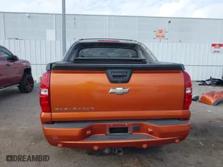 2008 Chevrolet Avalanche LTZ with VIN 3GNEC12J48G216702, listed as a IAAI auction lot 41753596 with 299,925 mi miles. Bid and sale history available at carsss.com. Image 17.