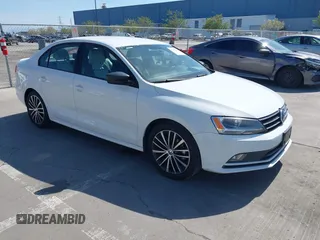 2015 Volkswagen Jetta SE с VIN 3VWD17AJ8FM427248, выставлен на аукционе IAAI как лот 41982151 с пробегом 56 526 миль миль и . История ставок и продаж доступна на DreamBid. Изображение 1.