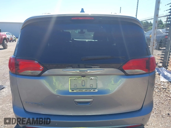 2020 Chrysler Pacifica Touring L with VIN 2C4RC1BG7LR140622, listed as a IAAI auction lot 42090987 with 125,377 mi miles and . Bid and sale history available at DreamBid. Image 16.