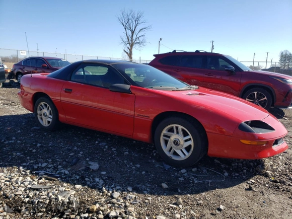 1994 Chevrolet Camaro z VIN 2G1FP22SXR2165249, wystawiony jako Copart lot #49333055 z przebiegiem 196 736 mil mil oraz Czysty tytuł • Clean title. Historia ofert i sprzedaży dostępna na DreamBid. Obrazek 4.