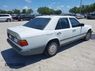 1987 Mercedes-Benz 300 z VIN WDBEB33D8HA427656, wystawiony jako IAAI lot #42281340 z przebiegiem 78 621 mil mil oraz . Historia ofert i sprzedaży dostępna na DreamBid. Obrazek 4.