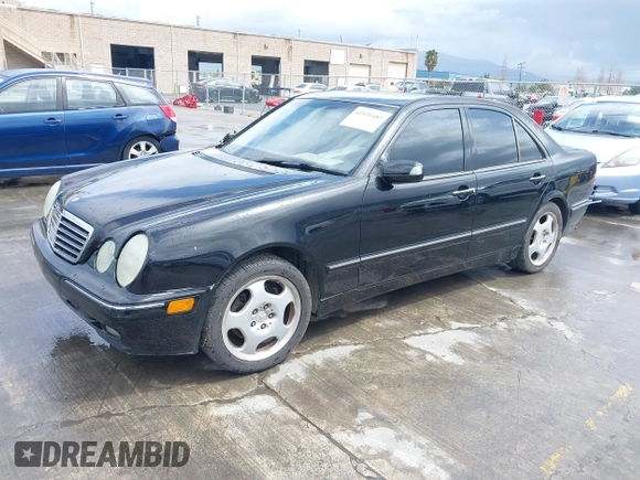 2000 Mercedes-Benz E-Class with VIN WDBJF65JXYA997410, listed as a IAAI auction lot 41939485 with 158,559 mi miles. Bid and sale history available at carsss.com. Image 2.