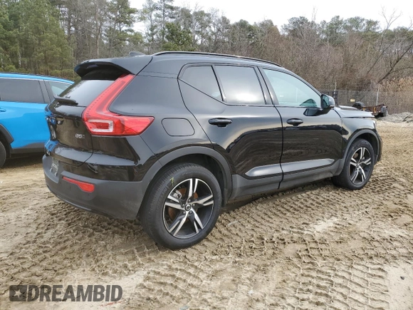 2024 Volvo XC40 Core Bright Theme с VIN YV4L12UK5R2334069, выставлен на аукционе Copart как лот 86729964 с пробегом 15 762 миль миль и Списание • Salvage title. История ставок и продаж доступна на DreamBid. Изображение 3.