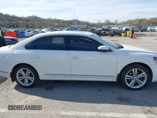 2015 Volkswagen Passat 2.0L TDI SEL Premium with VIN 1VWCV7A32FC057871, listed as a IAAI auction lot 41833501 with 151,754 mi miles. Bid and sale history available at carsss.com. Image 13.