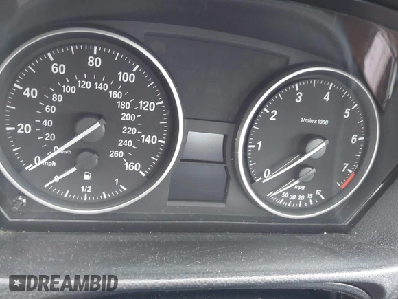2011 BMW 3 Series 328i xDrive z VIN WBAPK5G56BNN30421, wystawiony jako IAAI lot #42536633 z przebiegiem Nie podano mil oraz . Historia ofert i sprzedaży dostępna na DreamBid. Obrazek 7.