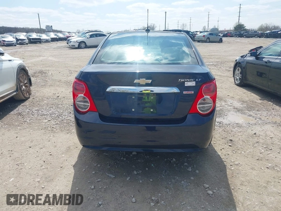 2016 Chevrolet Sonic LT z VIN 1G1JC5SB3G4101181, wystawiony jako IAAI lot #41910663 z przebiegiem 98 018 mil mil oraz . Historia ofert i sprzedaży dostępna na DreamBid. Obrazek 17.
