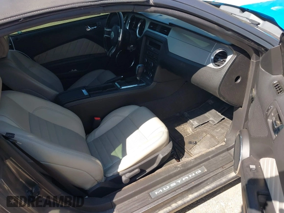 2014 Ford Mustang V6 with VIN 1ZVBP8EM2E5293227, listed as a IAAI auction lot 41987919 with 70,871 mi miles. Bid and sale history available at carsss.com. Image 5.