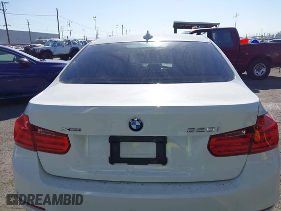 2013 BMW 3 Series 320i xDrive с VIN WBA3C3C55DF980712, выставлен на аукционе IAAI как лот 42317269 с пробегом 114 528 миль миль и . История ставок и продаж доступна на DreamBid. Изображение 17.