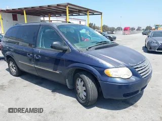 2005 Chrysler Town & Country Touring z VIN 2C4GP54L15R497388, wystawiony jako IAAI lot #42347196 z przebiegiem 182 314 mil mil oraz . Historia ofert i sprzedaży dostępna na DreamBid. Obrazek 1.