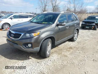 2013 Kia Sorento EX with VIN 5XYKU3A62DG373137, listed as a IAAI auction lot 41872724 with 177,387 mi miles. Bid and sale history available at carsss.com. Image 2.