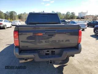 2024 Toyota Tacoma SR5 z VIN 3TMLB5JN2RM017259, wystawiony jako Copart lot #47946465 z przebiegiem 29 596 mil mil oraz Szkoda całkowita • Salvage title. Historia ofert i sprzedaży dostępna na DreamBid. Obrazek 6.