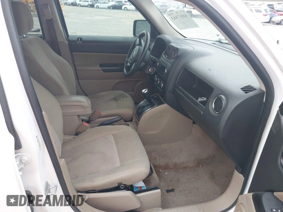 2014 Jeep Patriot Sport with VIN 1C4NJPBAXED504895, listed as a IAAI auction lot 41837883 with 272,331 mi miles. Bid and sale history available at carsss.com. Image 5.