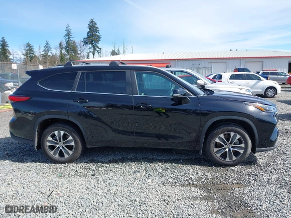2023 Toyota Highlander L with VIN 5TDKDRBH4PS028847, listed as a IAAI auction lot 41803322 with 31,853 mi miles. Bid and sale history available at carsss.com. Image 13.
