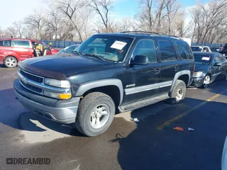 2002 Chevrolet Tahoe LT with VIN 1GNEK13Z72R137488, listed as a IAAI auction lot 41604813 with 200,037 mi miles. Bid and sale history available at carsss.com. Image 2.