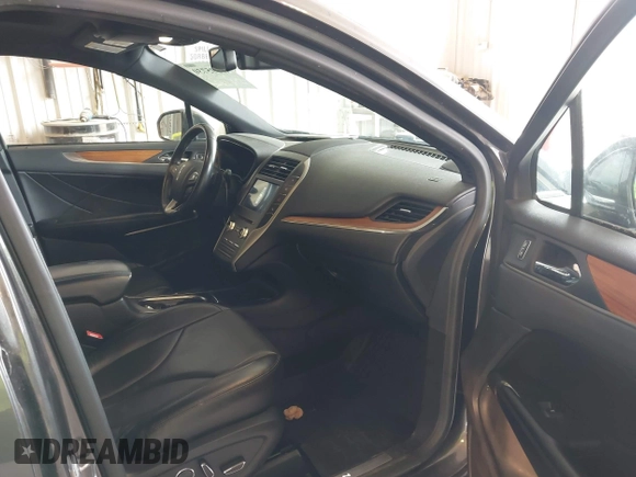 2018 Lincoln MKC Reserve with VIN 5LMCJ3D96JUL14629, listed as a IAAI auction lot 42595730 with 89,587 mi miles and . Bid and sale history available at DreamBid. Image 5.