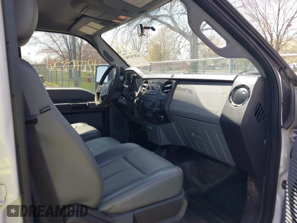 2015 Ford F-250 Lariat z VIN 1FT7W2B64FEA92090, wystawiony jako IAAI lot #42070356 z przebiegiem 111 416 mil mil oraz . Historia ofert i sprzedaży dostępna na DreamBid. Obrazek 5.