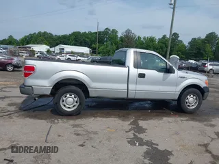 2013 Ford F-150 XL z VIN 1FTMF1CM1DKE52831, wystawiony jako IAAI lot #42401051 z przebiegiem 111 734 mil mil oraz . Historia ofert i sprzedaży dostępna na DreamBid. Obrazek 13.