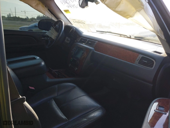 2008 Chevrolet Suburban LTZ with VIN 3GNFC16Y78G211215, listed as a IAAI auction lot 41250412 with 1 mi miles. Bid and sale history available at carsss.com. Image 5.