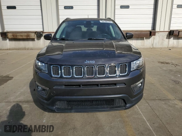 2017 Jeep Compass Latitude z VIN 3C4NJDBB7HT651763, wystawiony jako Copart lot #55028475 z przebiegiem 46 504 mil mil oraz Szkoda całkowita • Salvage title. Historia ofert i sprzedaży dostępna na DreamBid. Obrazek 5.