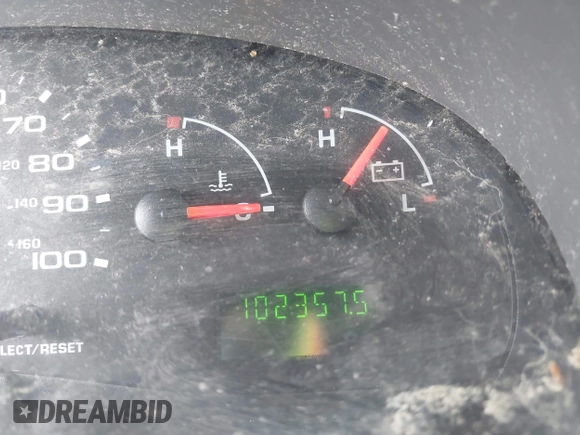 2004 Ford Econoline Cargo with VIN 1FTNE24W84HB38152, listed as a IAAI auction lot 42090193 with 102,357 mi miles. Bid and sale history available at carsss.com. Image 7.