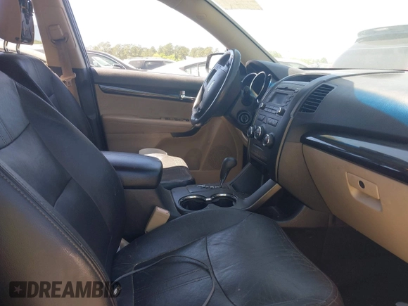 2011 Kia Sorento LX with VIN 5XYKT3A13BG084952, listed as a IAAI auction lot 42061498 with 284,445 mi miles. Bid and sale history available at carsss.com. Image 5.