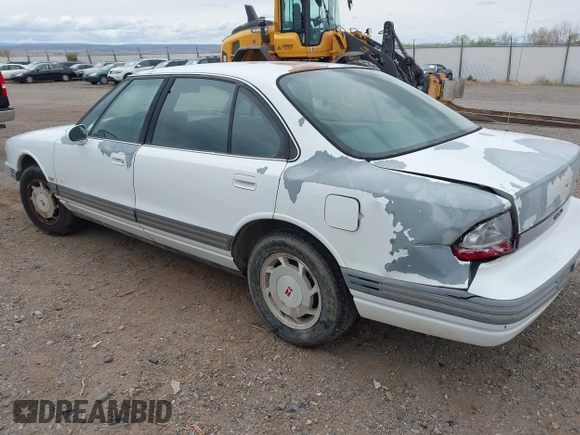 1993 Oldsmobile 88 z VIN 1G3HN53L0PH312824, wystawiony jako IAAI lot #42200714 z przebiegiem 152 810 mil mil oraz . Historia ofert i sprzedaży dostępna na DreamBid. Obrazek 3.
