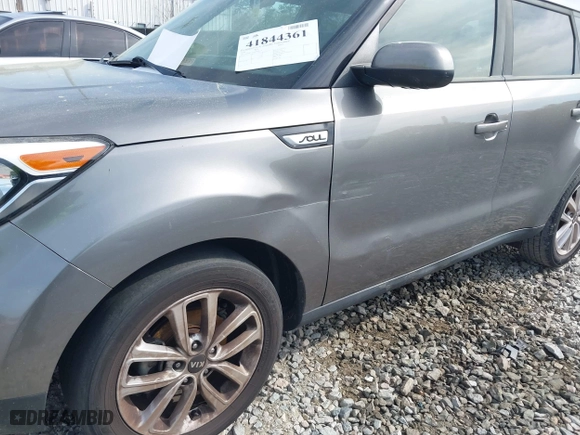 2019 Kia Soul + with VIN KNDJP3A5XK7678079, listed as a IAAI auction lot 41844361 with 97,564 mi miles. Bid and sale history available at carsss.com. Image 17.