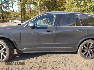 2021 Volvo XC90 Momentum with VIN YV4A22PKXM1689365, listed as a IAAI auction lot 40595807 with 81,284 mi miles. Bid and sale history available at carsss.com. Image 14.