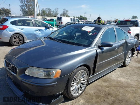 2006 Volvo S60 2.4L Turbo with VIN YV1RS547162508281, listed as a IAAI auction lot 41669803 with 1 mi miles. Bid and sale history available at carsss.com. Image 2.